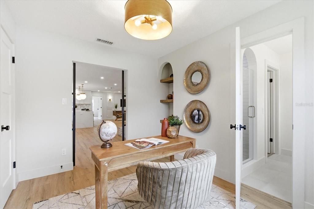 Activo con contrato: $745,000 (5 camas, 3 baños, 2330 Pies cuadrados)