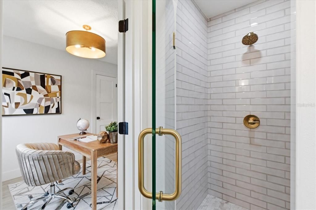 Activo con contrato: $745,000 (5 camas, 3 baños, 2330 Pies cuadrados)