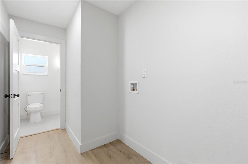 Activo con contrato: $745,000 (5 camas, 3 baños, 2330 Pies cuadrados)