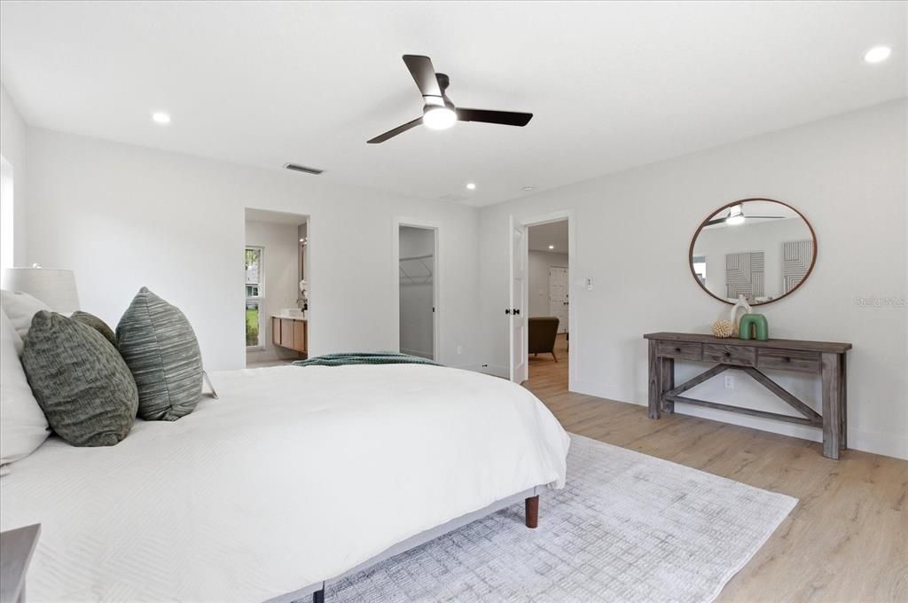 Activo con contrato: $745,000 (5 camas, 3 baños, 2330 Pies cuadrados)