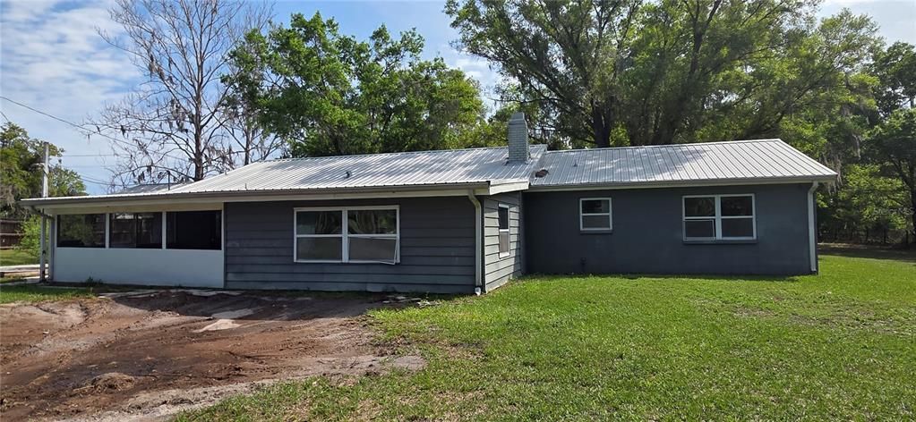 Activo con contrato: $315,000 (5 camas, 2 baños, 2604 Pies cuadrados)