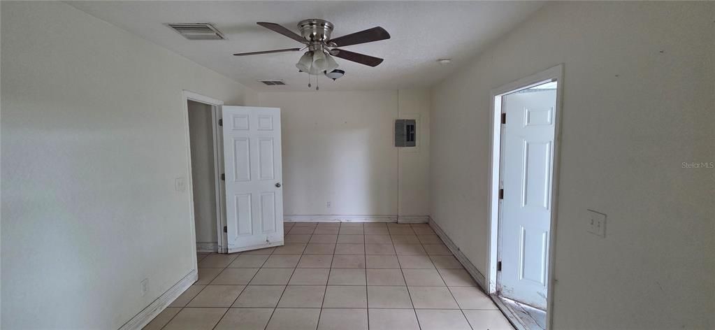 Activo con contrato: $315,000 (5 camas, 2 baños, 2604 Pies cuadrados)