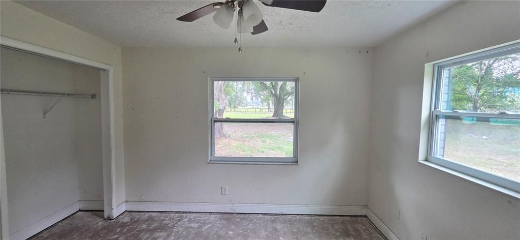 Activo con contrato: $315,000 (5 camas, 2 baños, 2604 Pies cuadrados)