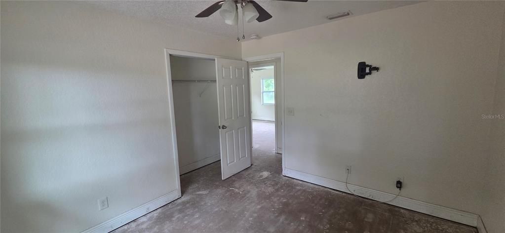 Activo con contrato: $315,000 (5 camas, 2 baños, 2604 Pies cuadrados)