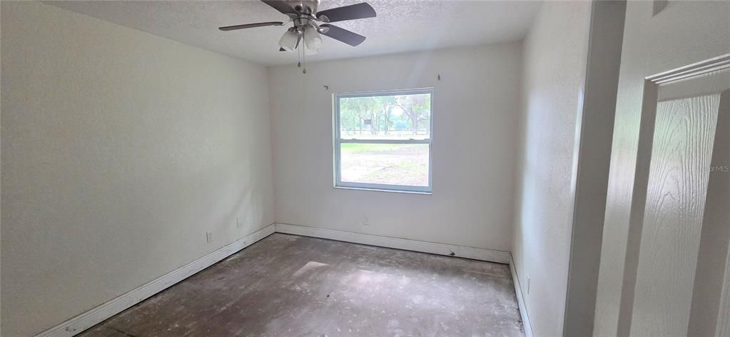 Activo con contrato: $315,000 (5 camas, 2 baños, 2604 Pies cuadrados)