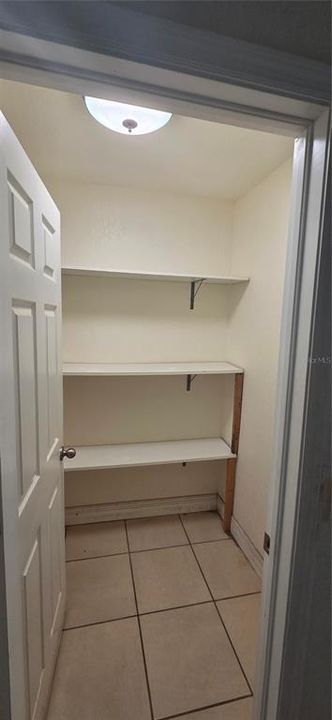 Activo con contrato: $315,000 (5 camas, 2 baños, 2604 Pies cuadrados)