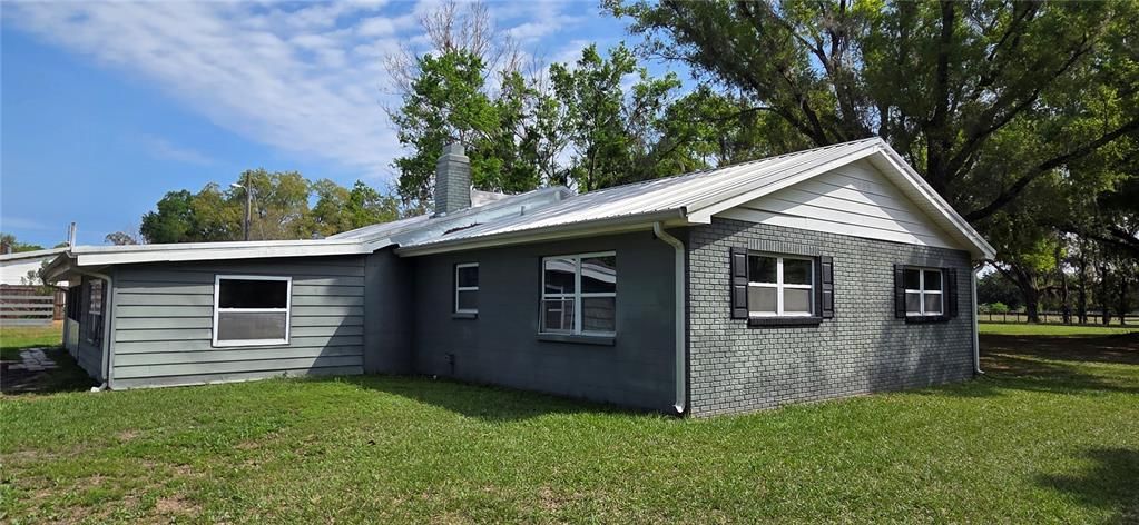 Activo con contrato: $315,000 (5 camas, 2 baños, 2604 Pies cuadrados)
