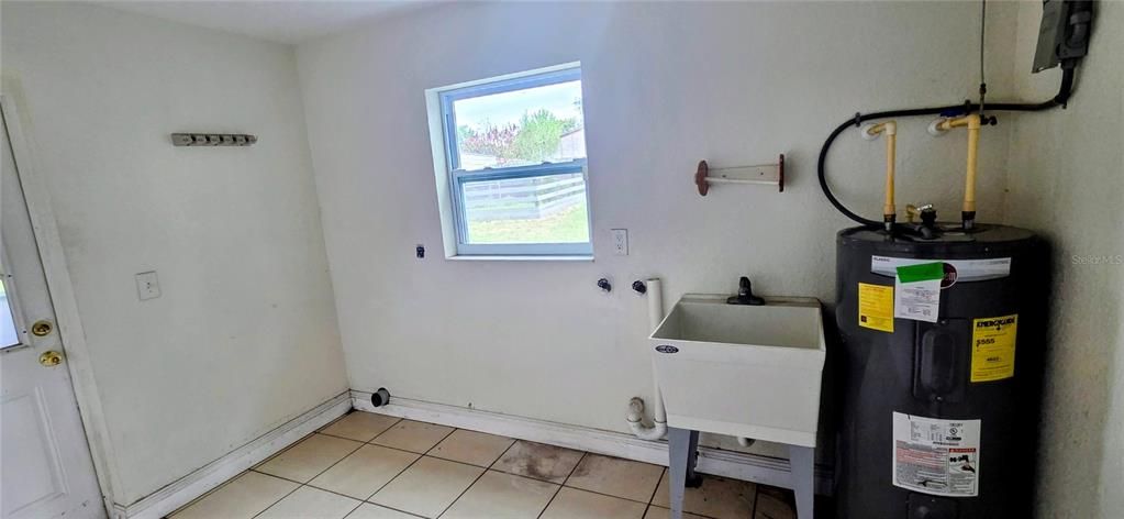 Activo con contrato: $315,000 (5 camas, 2 baños, 2604 Pies cuadrados)