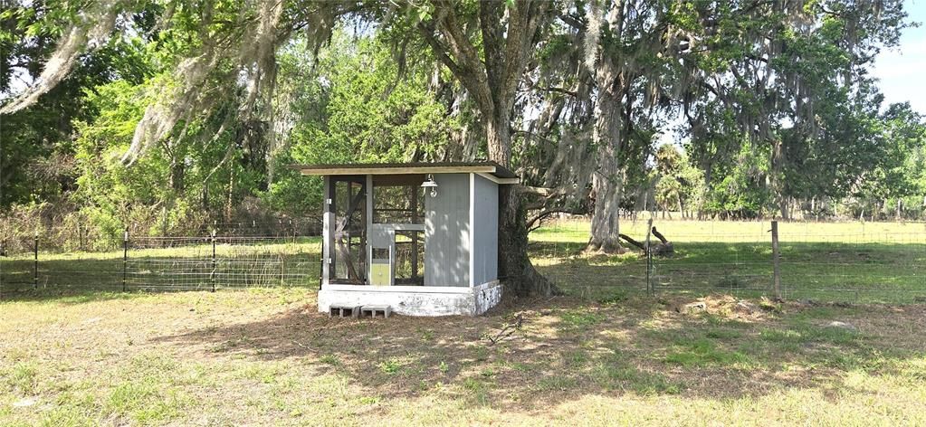 Activo con contrato: $315,000 (5 camas, 2 baños, 2604 Pies cuadrados)