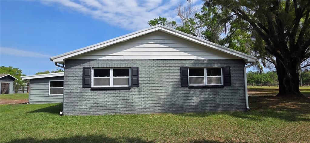 Activo con contrato: $315,000 (5 camas, 2 baños, 2604 Pies cuadrados)