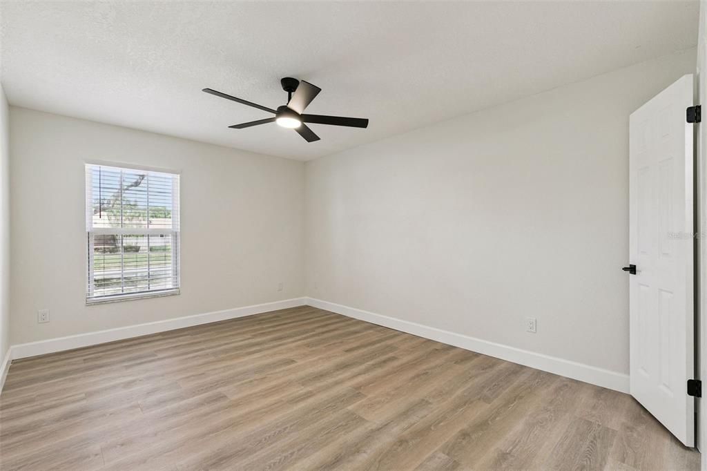 Activo con contrato: $819,000 (5 camas, 3 baños, 3407 Pies cuadrados)