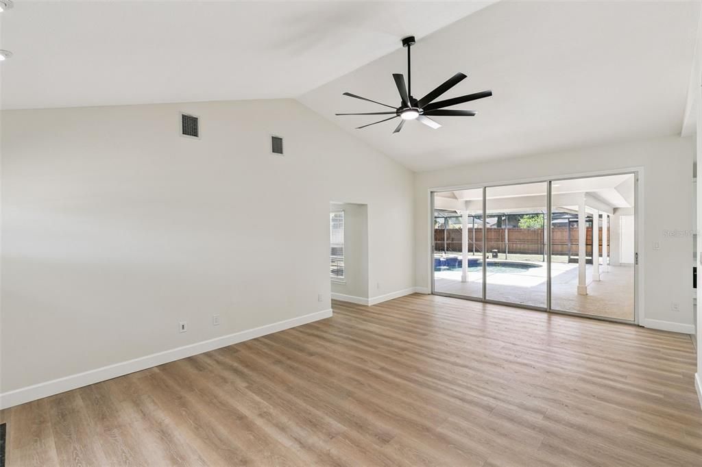 Activo con contrato: $819,000 (5 camas, 3 baños, 3407 Pies cuadrados)