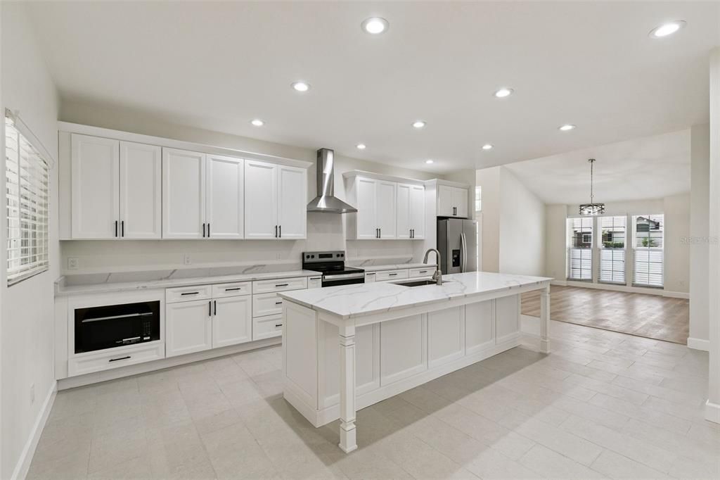 Activo con contrato: $819,000 (5 camas, 3 baños, 3407 Pies cuadrados)