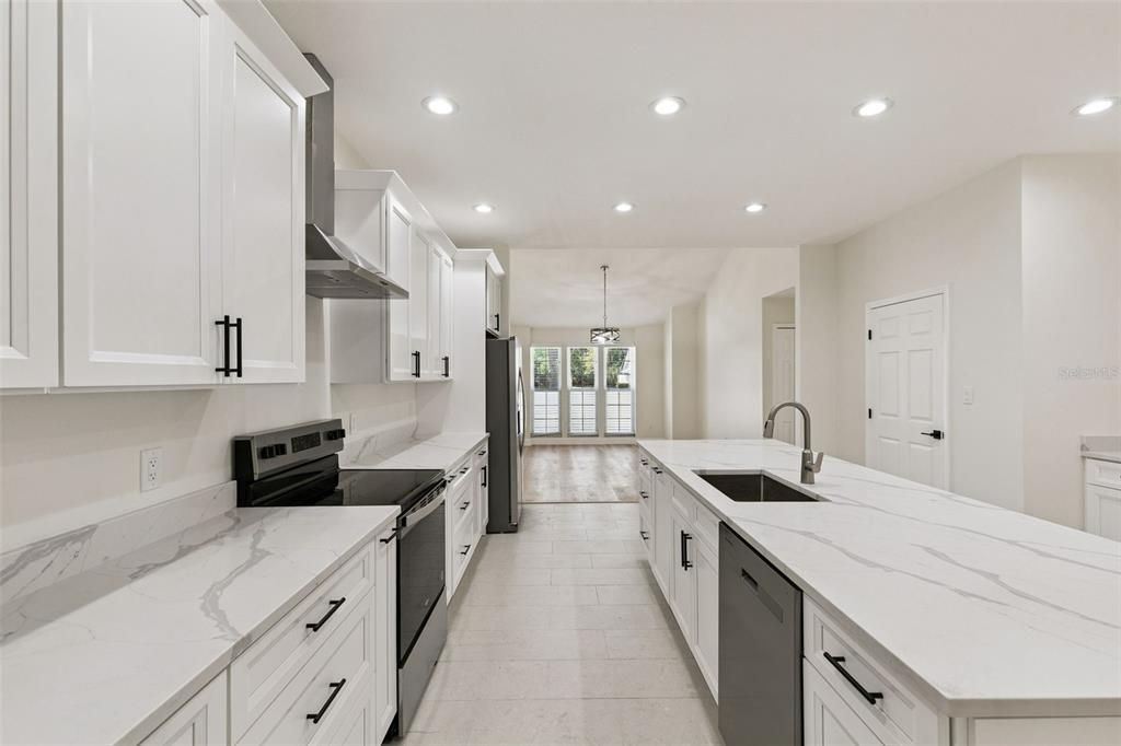 Activo con contrato: $819,000 (5 camas, 3 baños, 3407 Pies cuadrados)