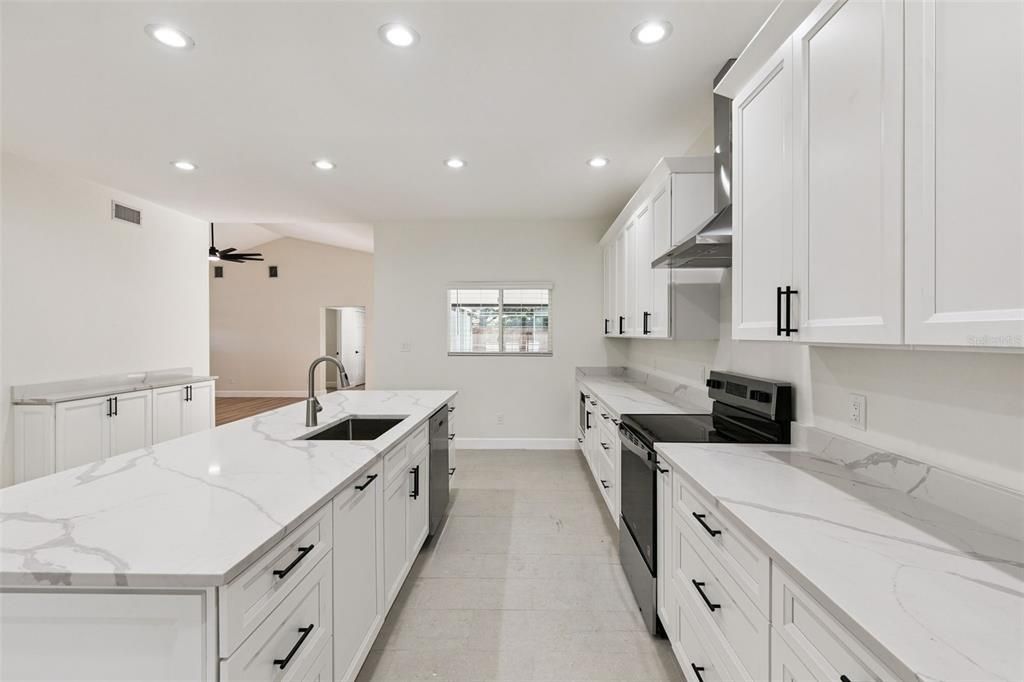 Activo con contrato: $819,000 (5 camas, 3 baños, 3407 Pies cuadrados)