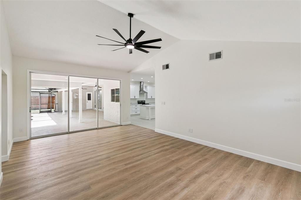 Activo con contrato: $819,000 (5 camas, 3 baños, 3407 Pies cuadrados)