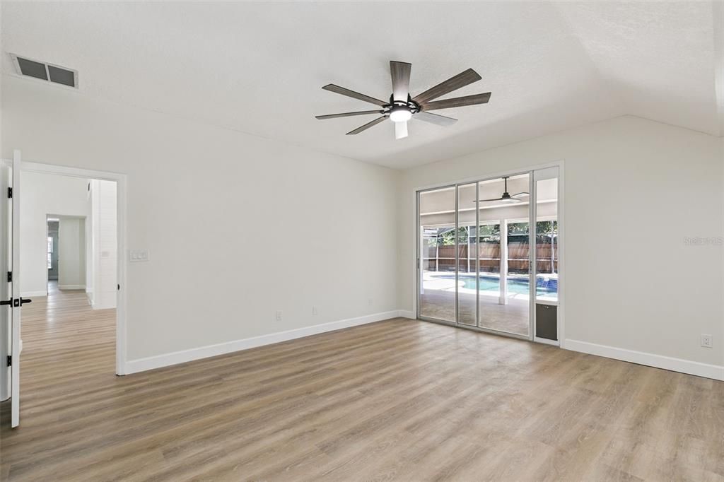Activo con contrato: $819,000 (5 camas, 3 baños, 3407 Pies cuadrados)
