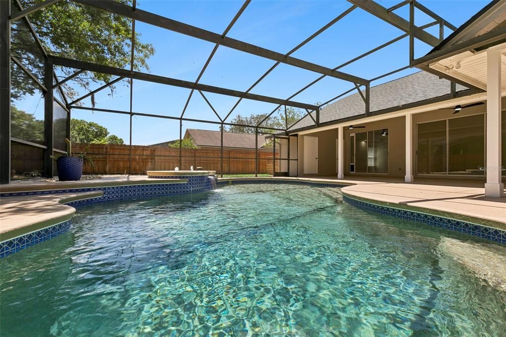 Activo con contrato: $819,000 (5 camas, 3 baños, 3407 Pies cuadrados)