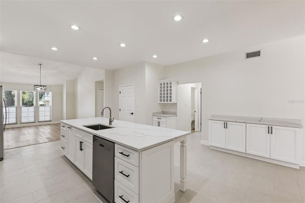 Activo con contrato: $819,000 (5 camas, 3 baños, 3407 Pies cuadrados)