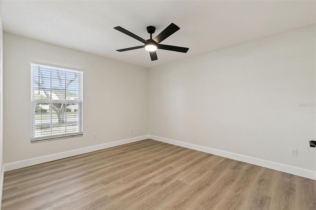 Activo con contrato: $819,000 (5 camas, 3 baños, 3407 Pies cuadrados)