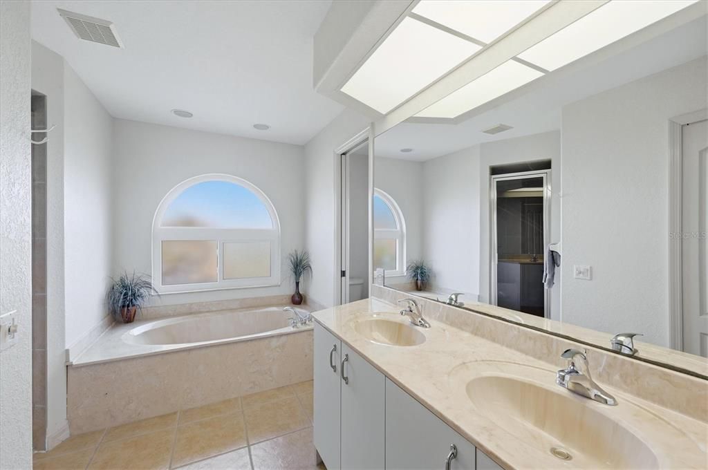 For Sale: $549,000 (3 beds, 2 baths, 2206 Square Feet)