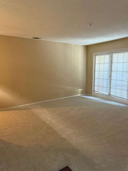 For Sale: $111,990 (1 beds, 1 baths, 674 Square Feet)