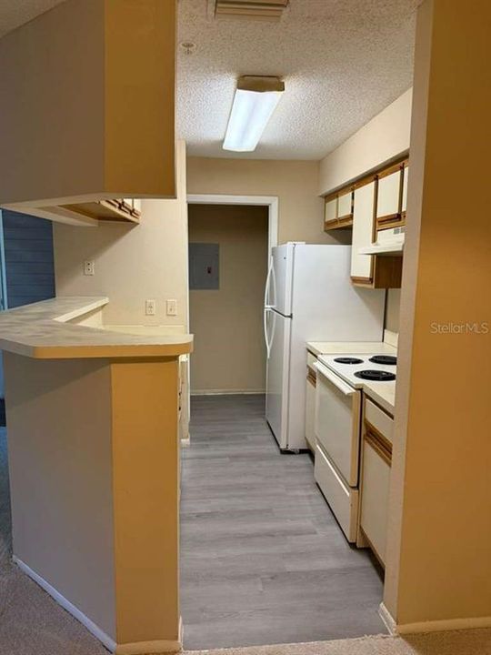 For Sale: $111,990 (1 beds, 1 baths, 674 Square Feet)