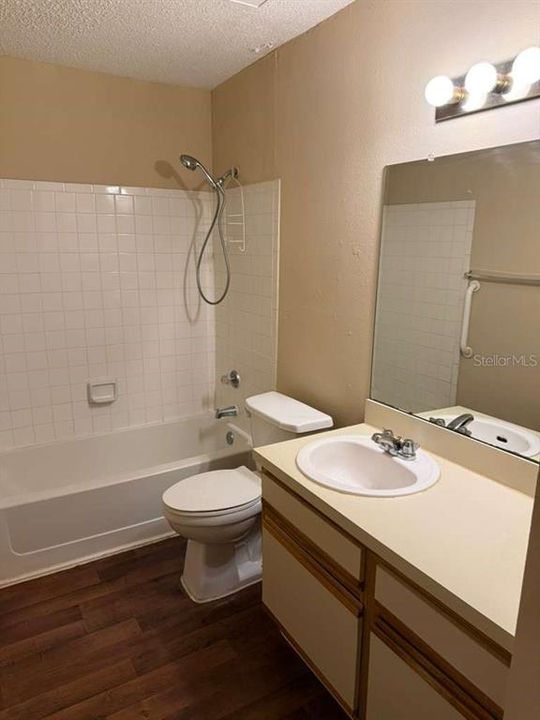 For Sale: $111,990 (1 beds, 1 baths, 674 Square Feet)