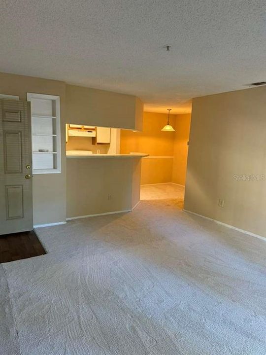 For Sale: $111,990 (1 beds, 1 baths, 674 Square Feet)
