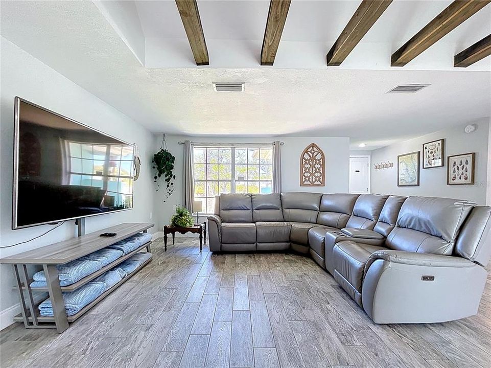 En Venta: $750,000 (3 camas, 3 baños, 2120 Pies cuadrados)