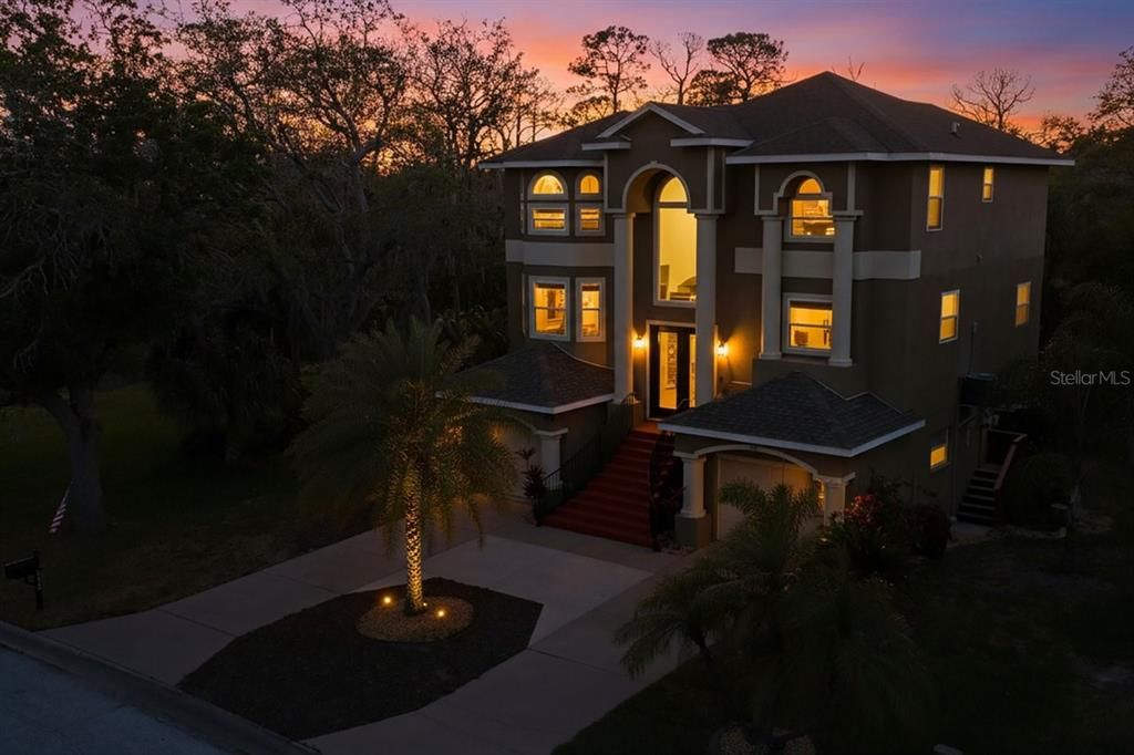 En Venta: $489,000 (3 camas, 2 baños, 2024 Pies cuadrados)