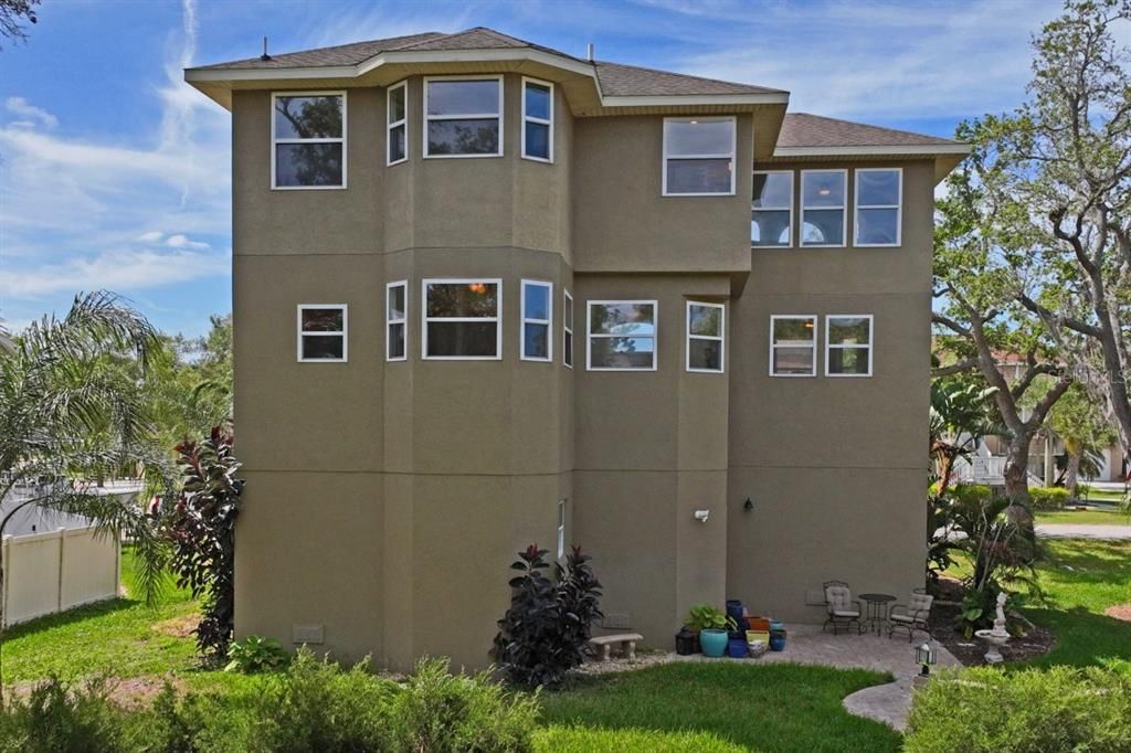 En Venta: $489,000 (3 camas, 2 baños, 2024 Pies cuadrados)