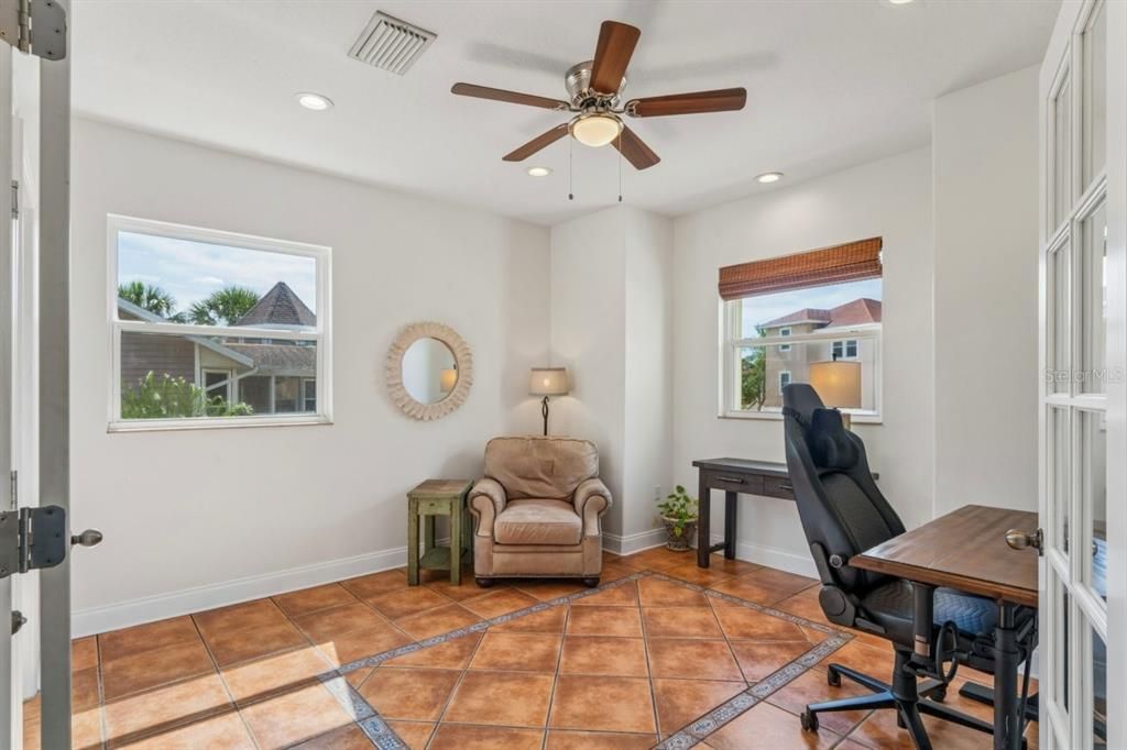 En Venta: $489,000 (3 camas, 2 baños, 2024 Pies cuadrados)