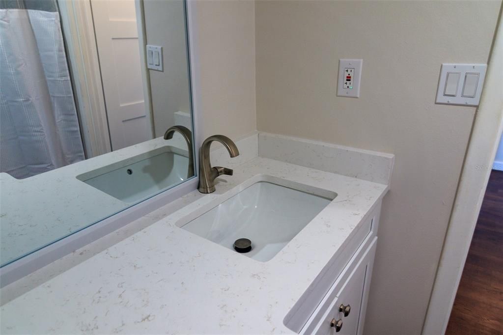 For Sale: $229,900 (1 beds, 1 baths, 459 Square Feet)