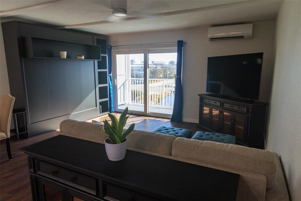 For Sale: $229,900 (1 beds, 1 baths, 459 Square Feet)