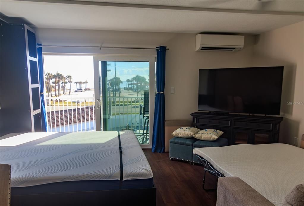 For Sale: $229,900 (1 beds, 1 baths, 459 Square Feet)