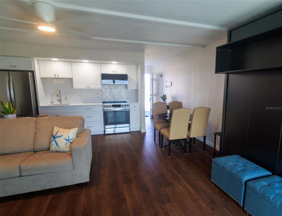 For Sale: $229,900 (1 beds, 1 baths, 459 Square Feet)