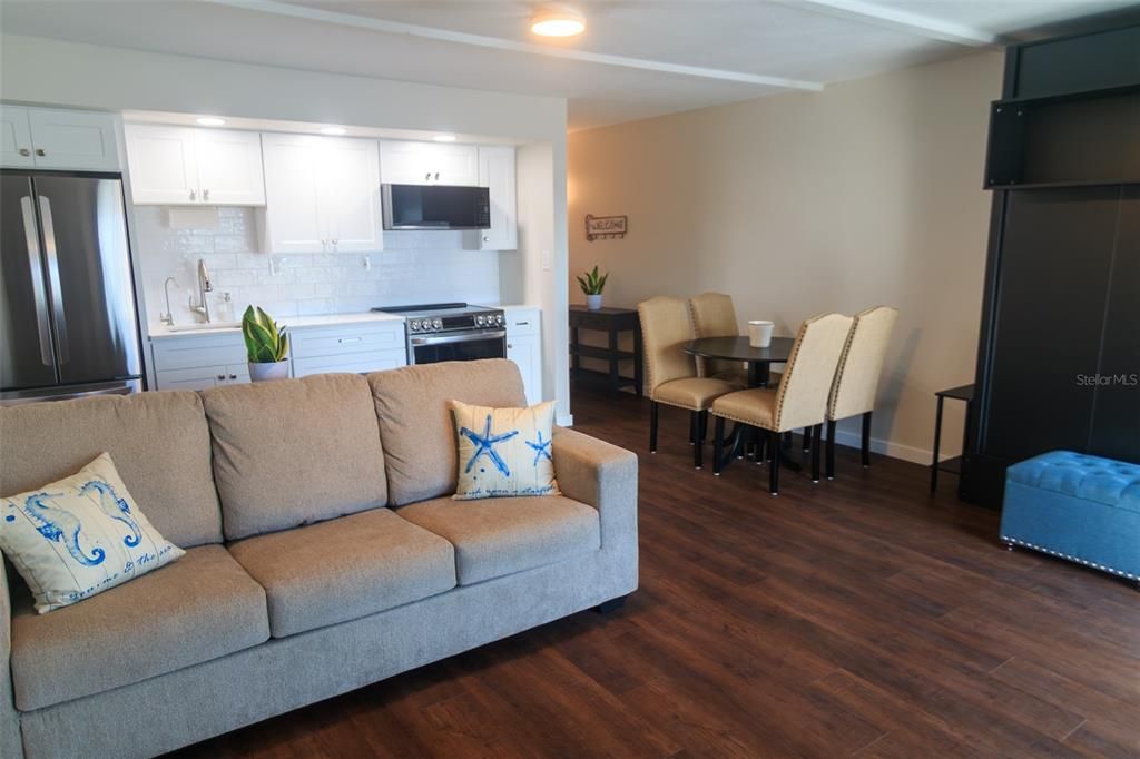 For Sale: $229,900 (1 beds, 1 baths, 459 Square Feet)