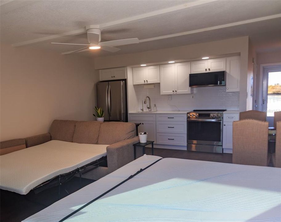 For Sale: $229,900 (1 beds, 1 baths, 459 Square Feet)