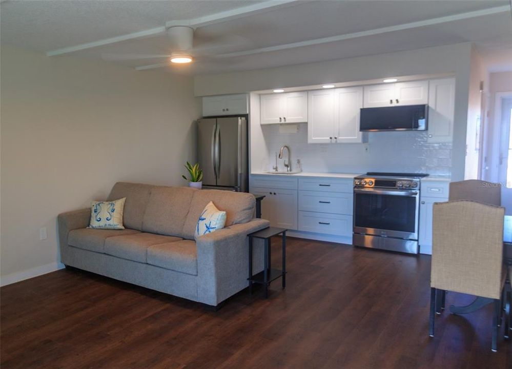 For Sale: $229,900 (1 beds, 1 baths, 459 Square Feet)