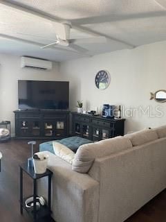 For Sale: $229,900 (1 beds, 1 baths, 459 Square Feet)