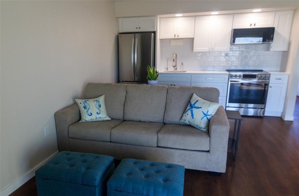 For Sale: $229,900 (1 beds, 1 baths, 459 Square Feet)