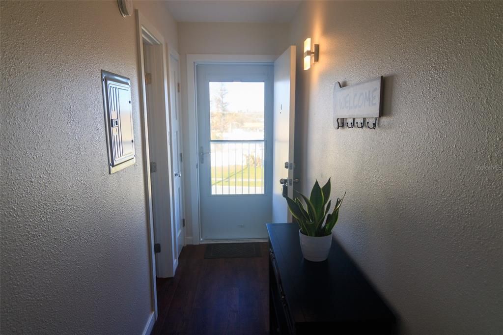 For Sale: $229,900 (1 beds, 1 baths, 459 Square Feet)