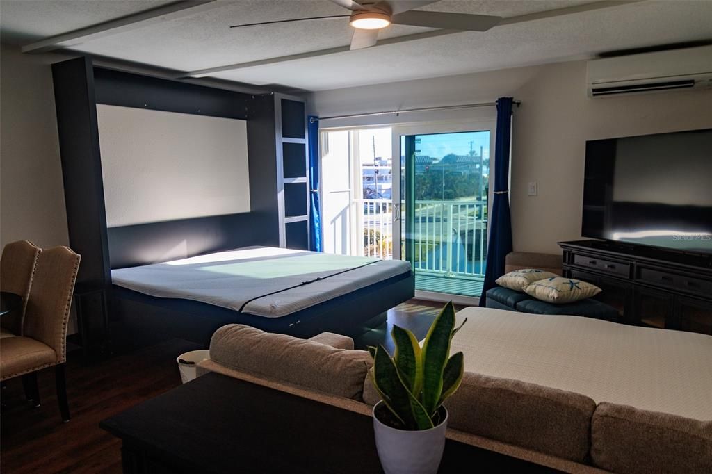 For Sale: $229,900 (1 beds, 1 baths, 459 Square Feet)