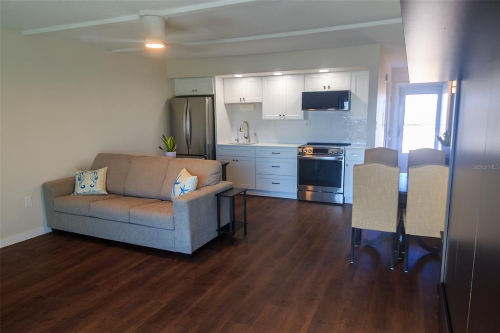 For Sale: $229,900 (1 beds, 1 baths, 459 Square Feet)