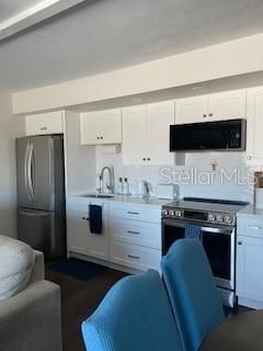 For Sale: $229,900 (1 beds, 1 baths, 459 Square Feet)