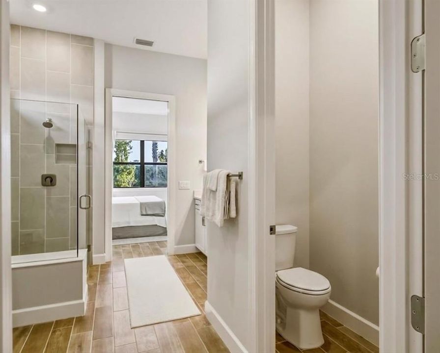 Activo con contrato: $695,000 (4 camas, 2 baños, 2056 Pies cuadrados)