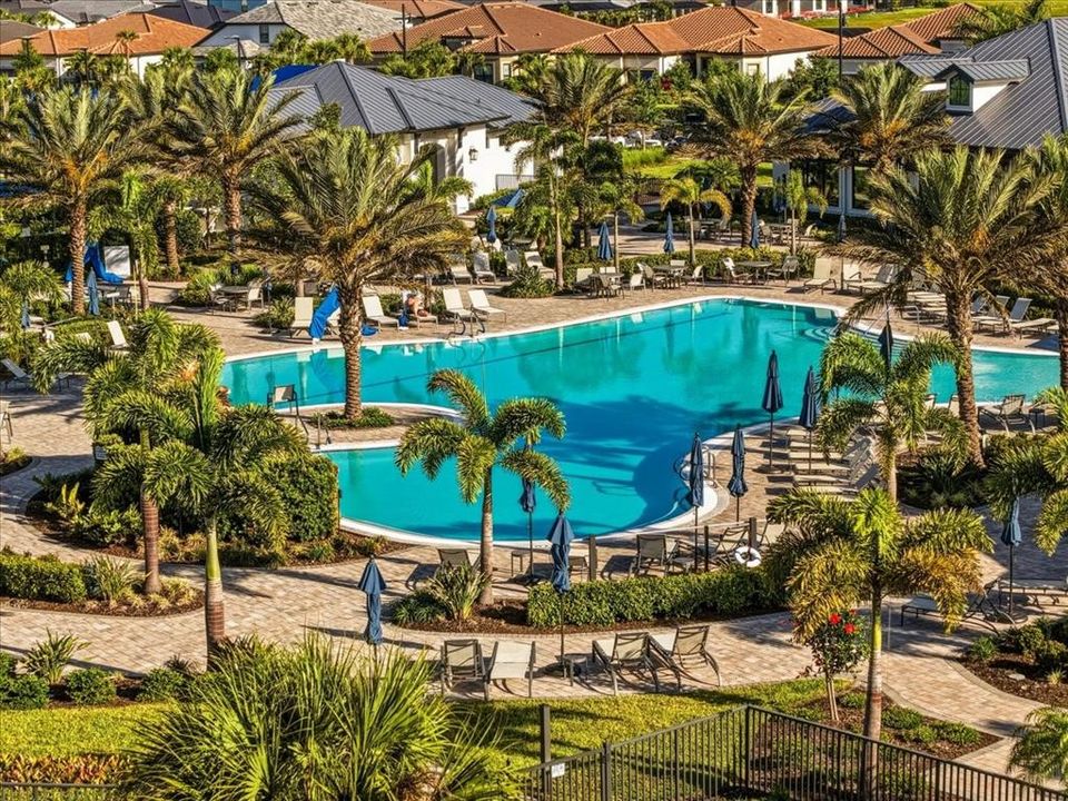Activo con contrato: $695,000 (4 camas, 2 baños, 2056 Pies cuadrados)
