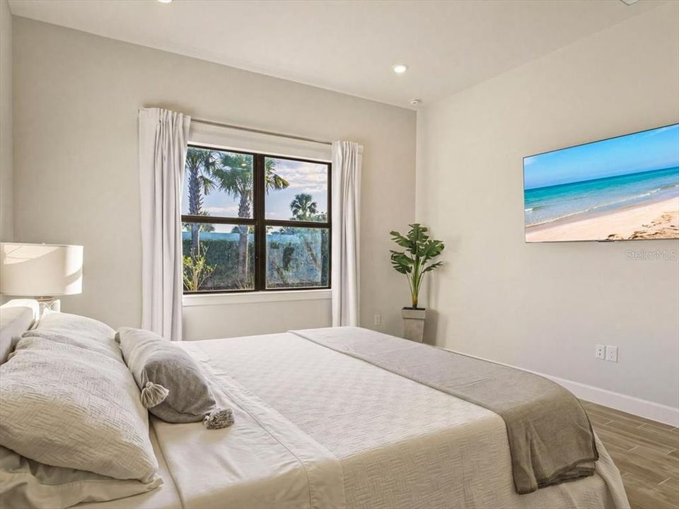 Activo con contrato: $695,000 (4 camas, 2 baños, 2056 Pies cuadrados)