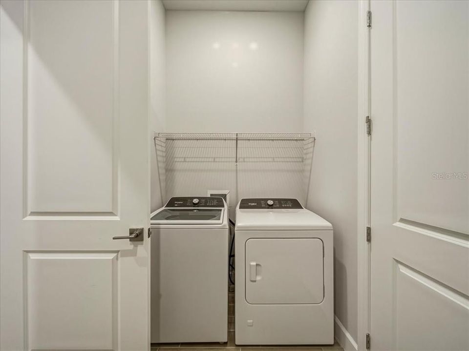 Activo con contrato: $695,000 (4 camas, 2 baños, 2056 Pies cuadrados)